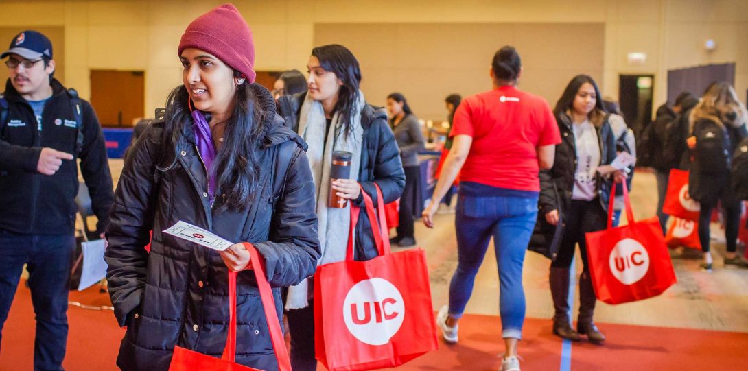Students with UIC shopping bags